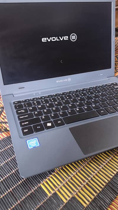Evolve 3 Masterio laptop