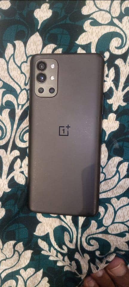 One Plus 9R 1