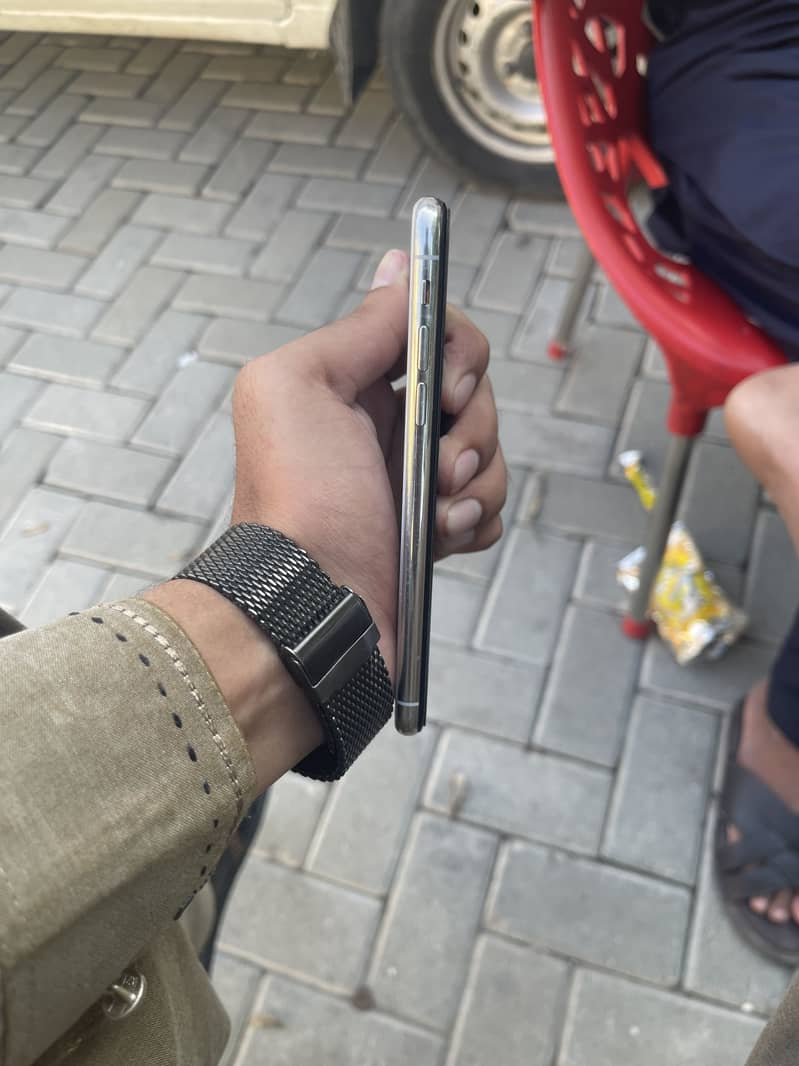 Apple iPhone X 3