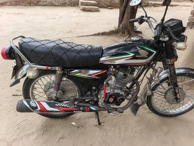 Honda 125 fresh Condition main available ha