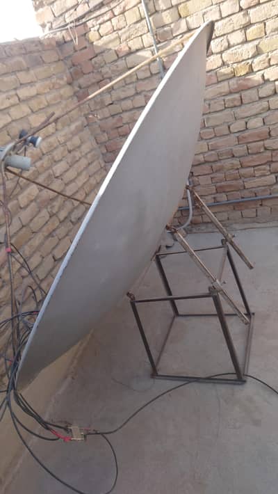 complete 6 feet dish antenna setup for seal| 4 KU LNB + C Band + Black