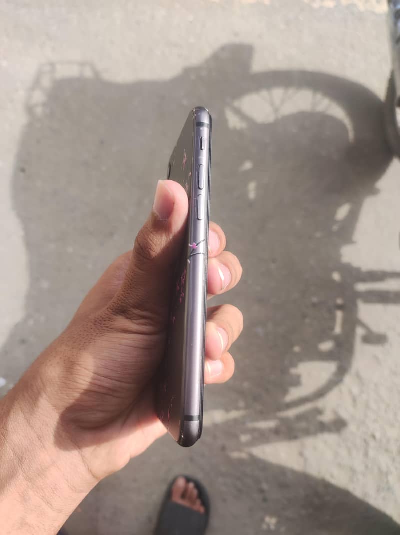Apple iPhone 8 6