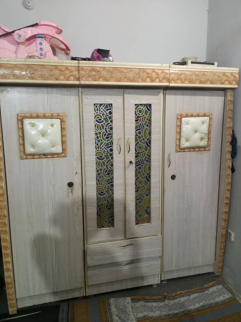 3 pec set . almari bed devider 1