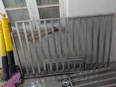 Excellent steel grill for sale, great condition no fault