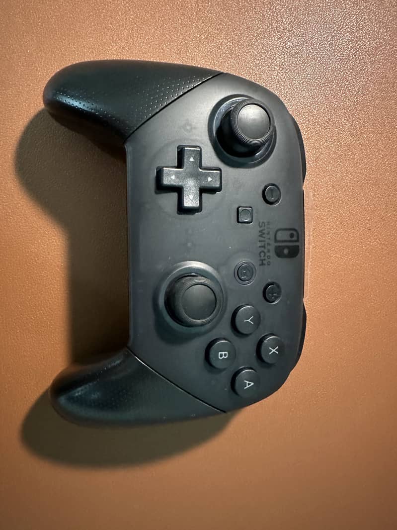 Nintendo Switch Pro controller (New) 1