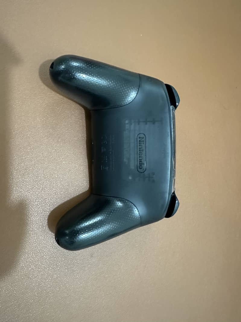Nintendo Switch Pro controller (New) 2