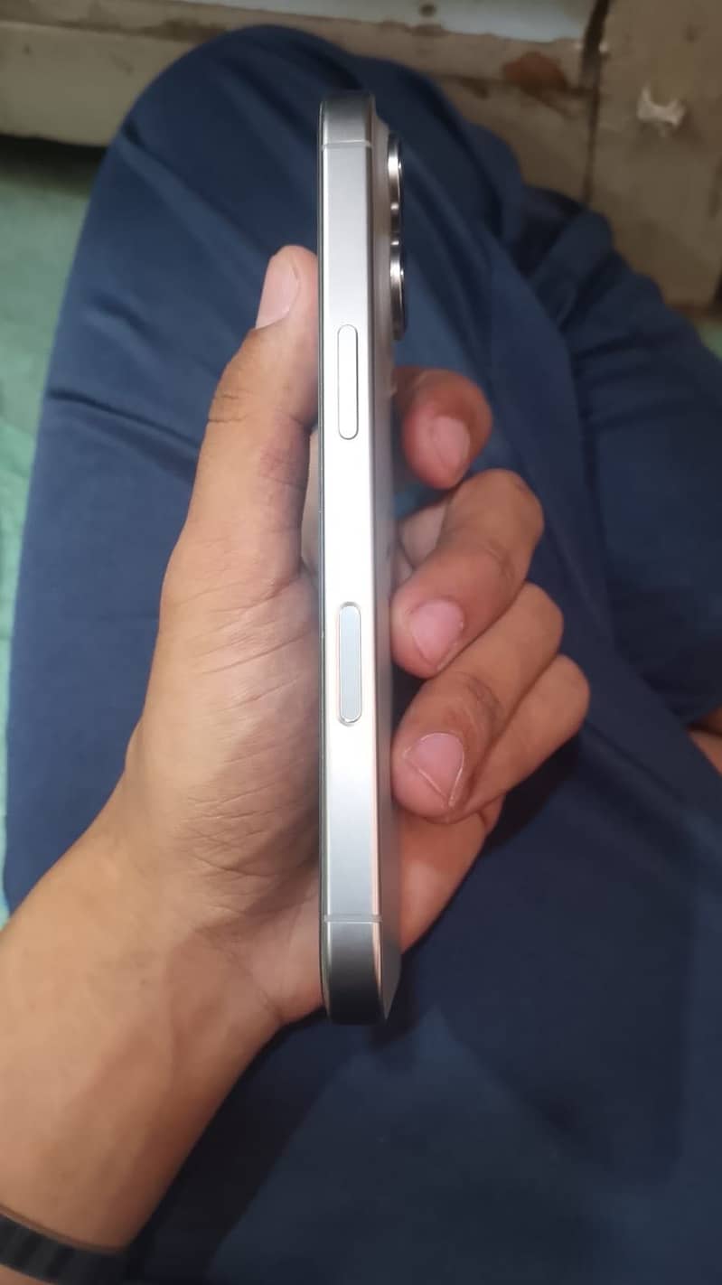 iphone 16 pro 2
