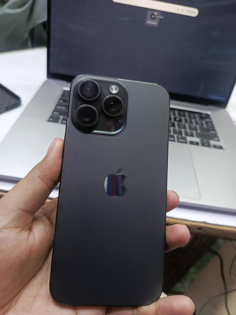 Apple iPhone 15 Pro Max 0