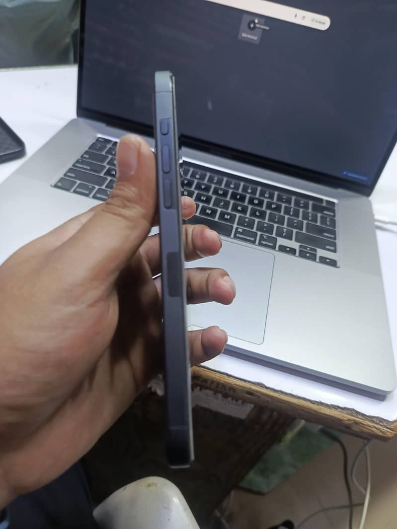 Apple iPhone 15 Pro Max 2