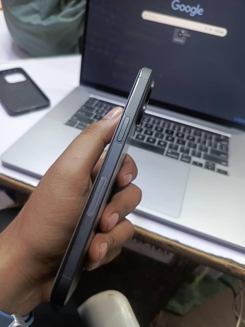 Apple iPhone 15 Pro Max 4