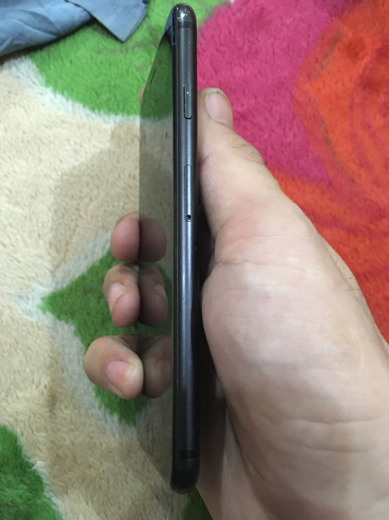 Apple iPhone 7 3