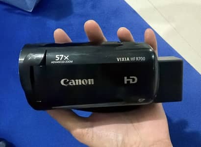 Canon Camera vixia HF r700