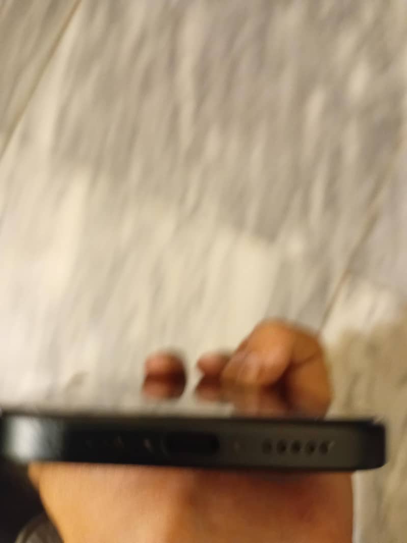 Apple iPhone 16 6