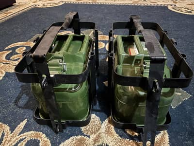 Jerry can 5 litter with metal brackets
