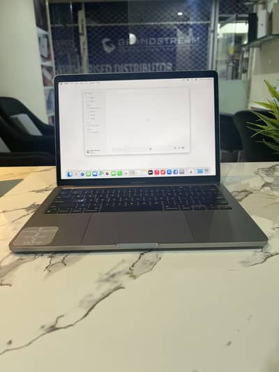 MacBook Pro 2022  m2 pro 13inch