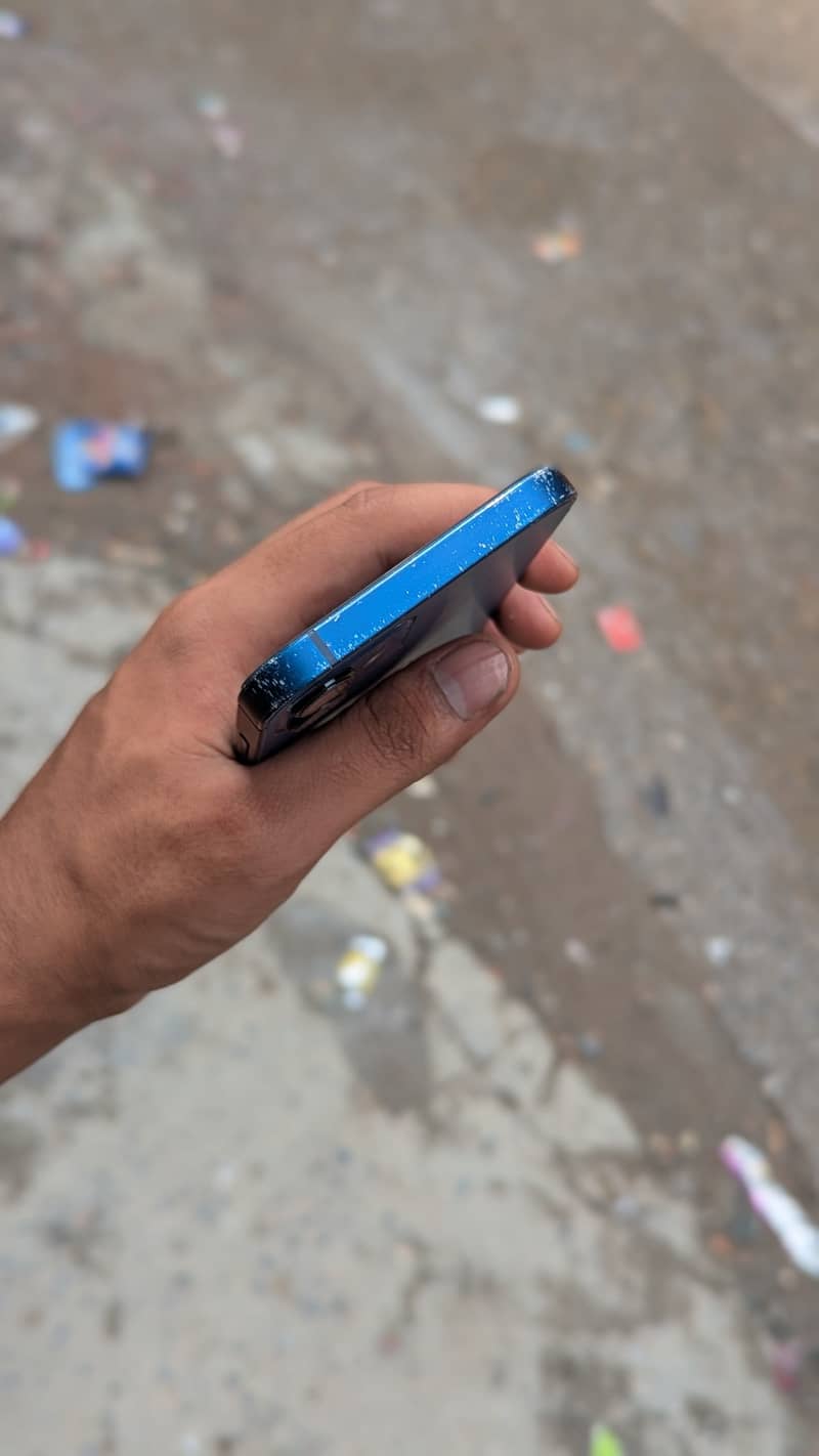 Apple iPhone 12 1