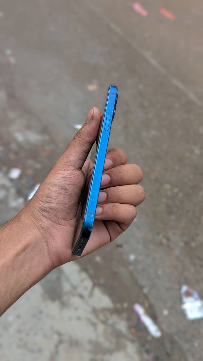 Apple iPhone 12 4