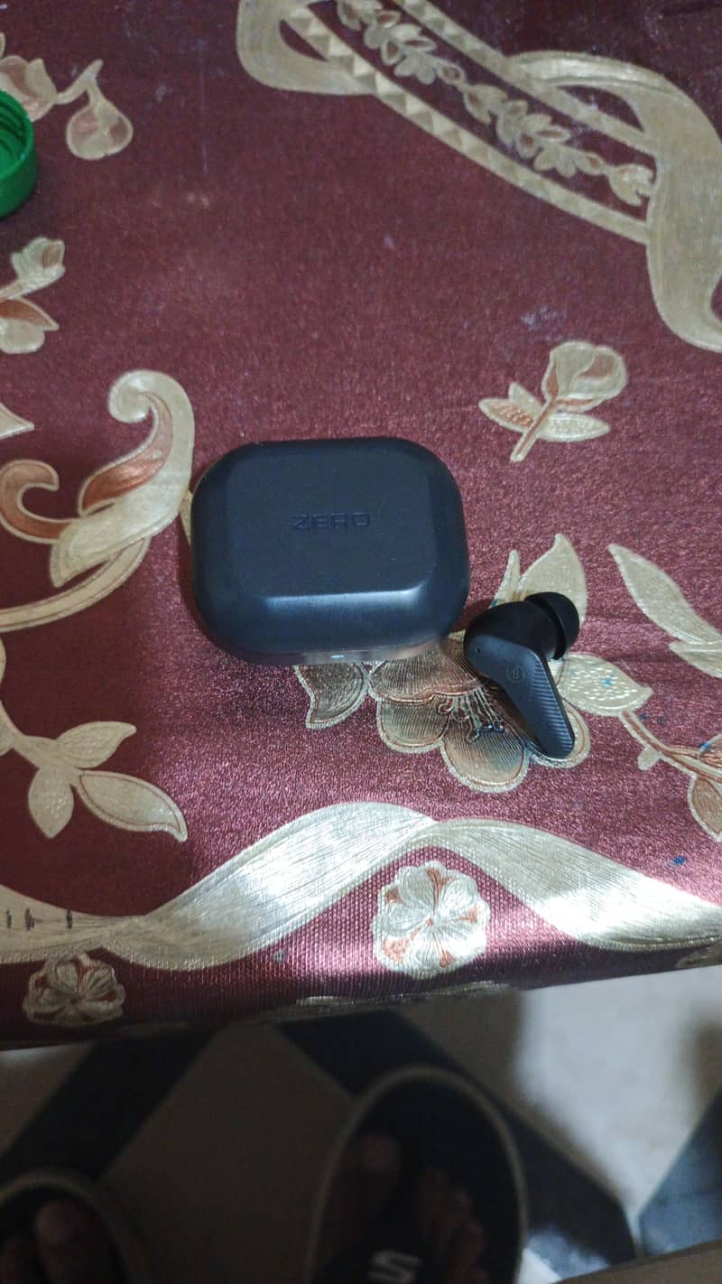 ZERO GRAVITY earbuds 1