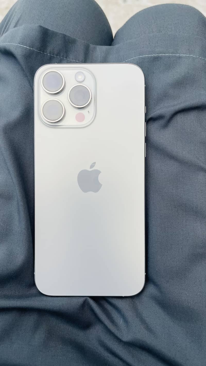 Apple iPhone 15 Pro Max 0