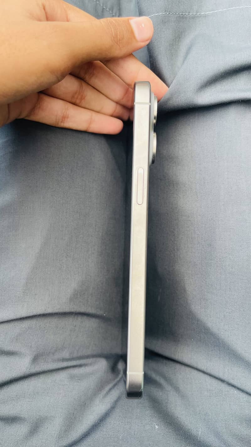Apple iPhone 15 Pro Max 2