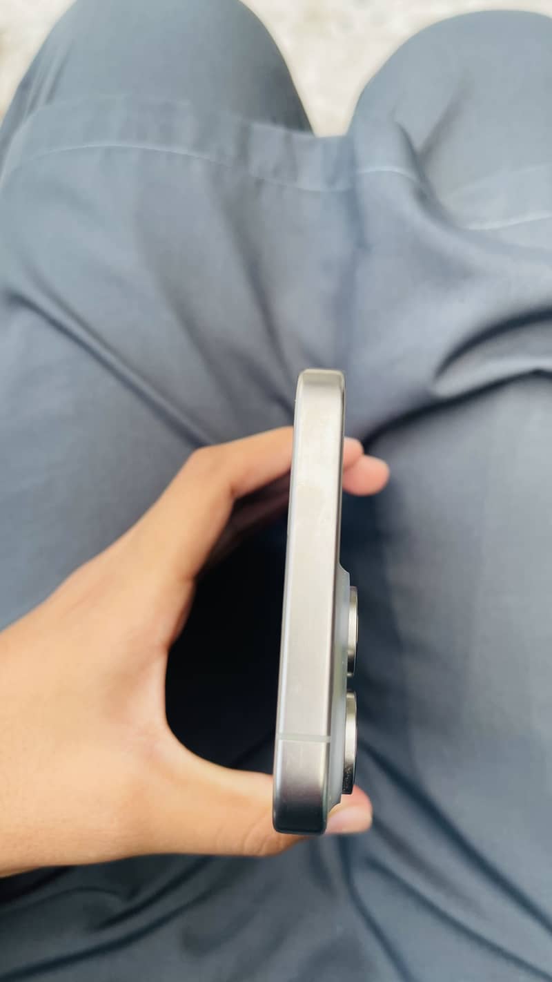 Apple iPhone 15 Pro Max 4