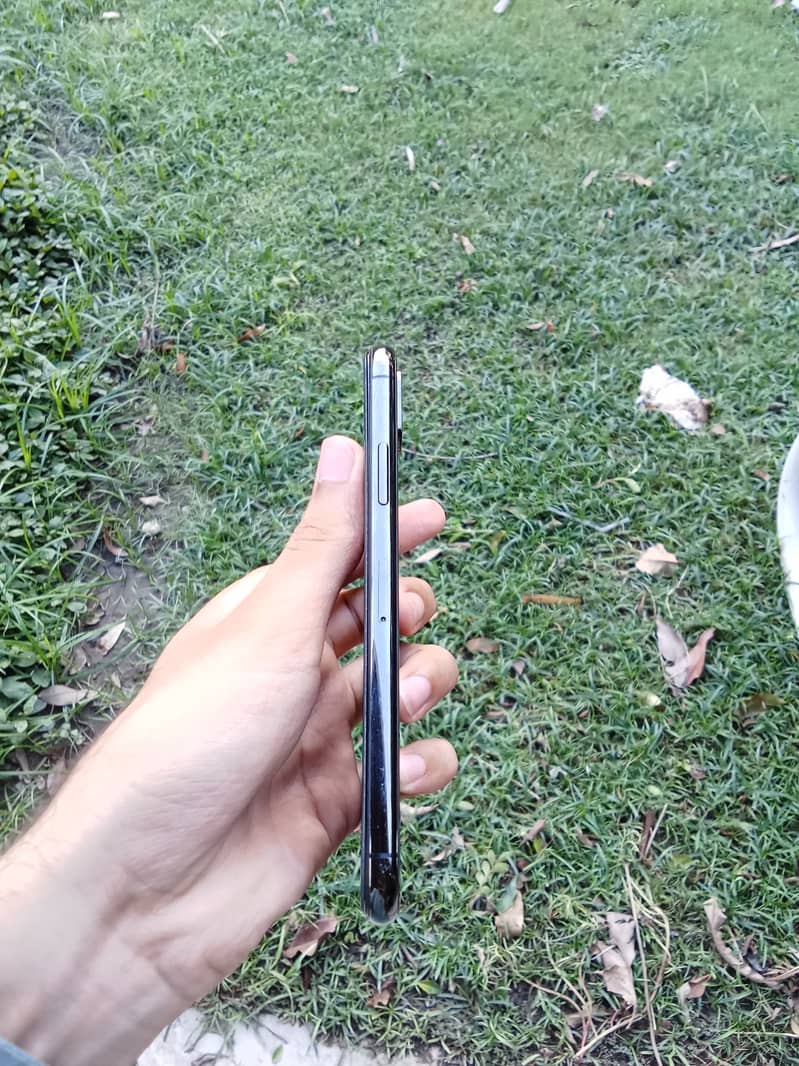 Apple iPhone X 6