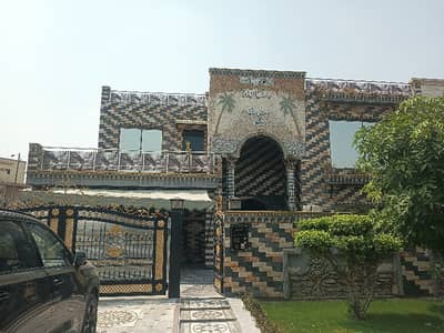 1 Kanal House For Sale , Very Near To Park, 80 Feet Road