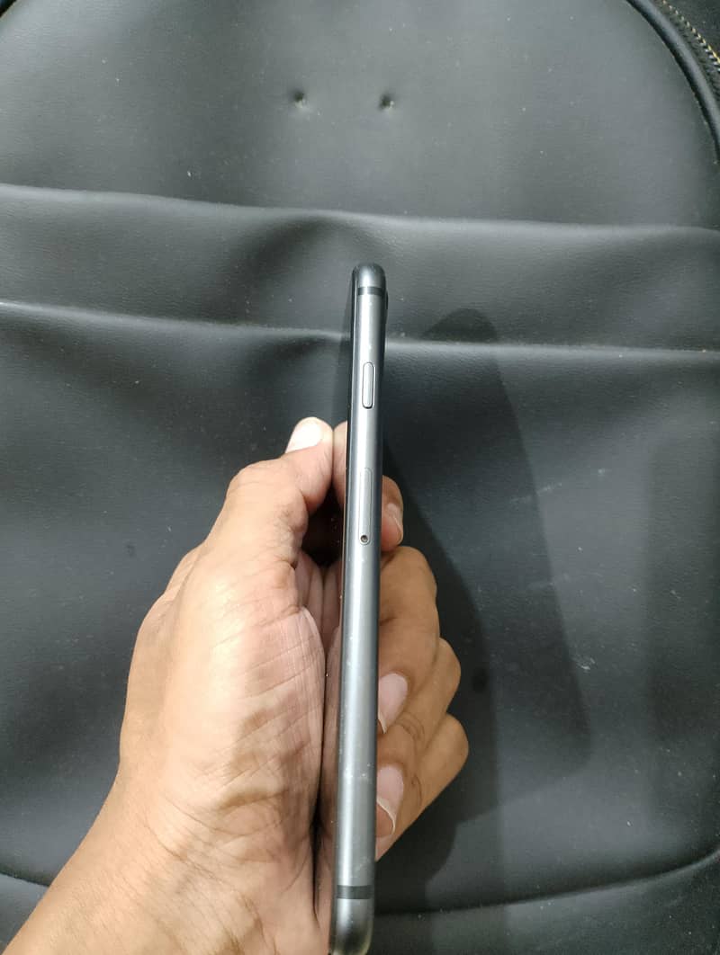 Apple iPhone 8 3