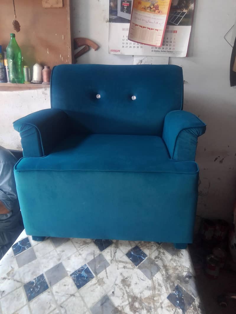sofa set poshing available 3