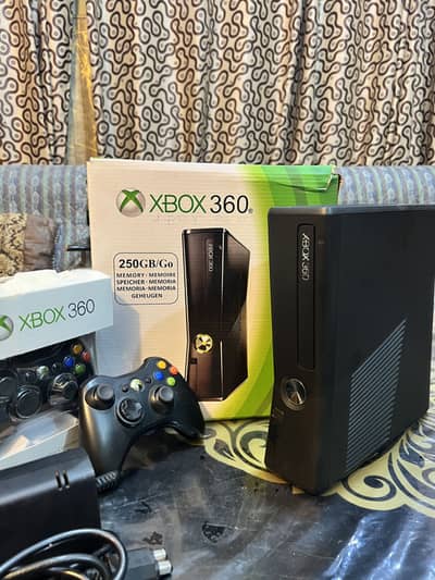 Xbox 360 slim in excellent condition