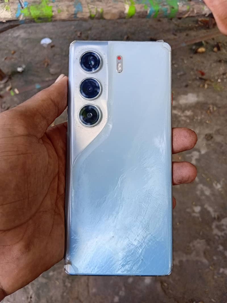 Tecno CAMON 40 Pro 1