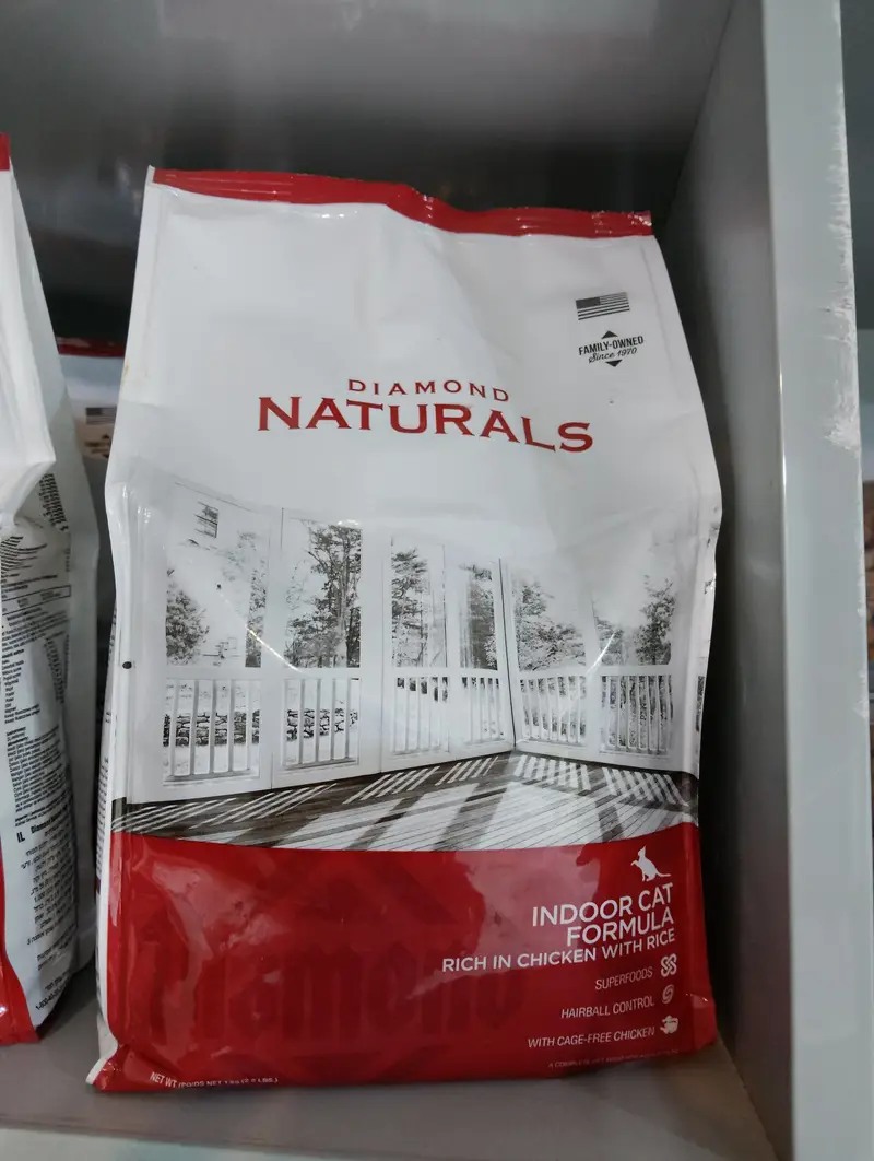 different varieties cat food available — photo 3