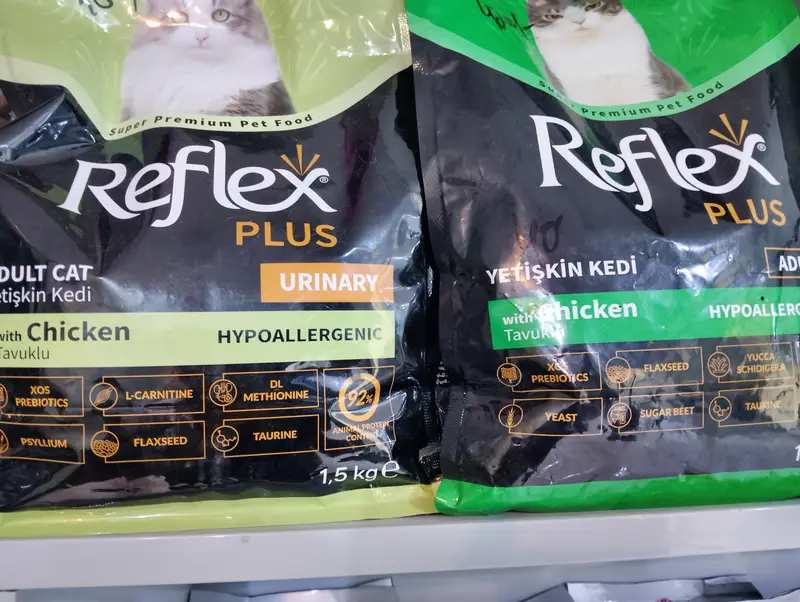 different varieties cat food available — photo 6