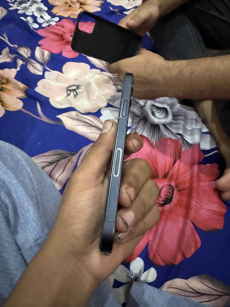 iPhone 12 jv 1