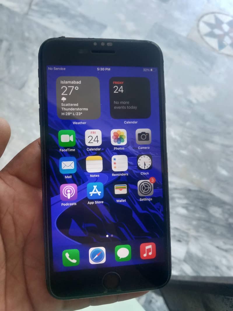 Apple iPhone 7 Plus 0