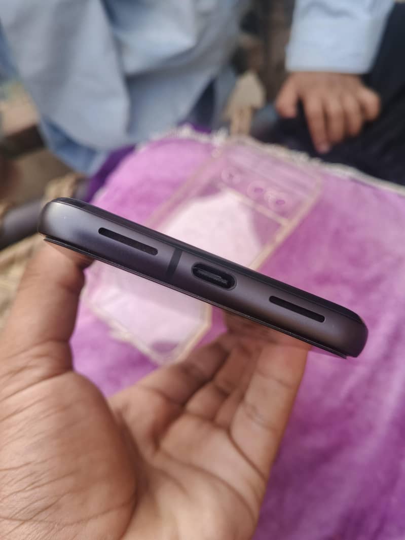 Google Pixel 8 4
