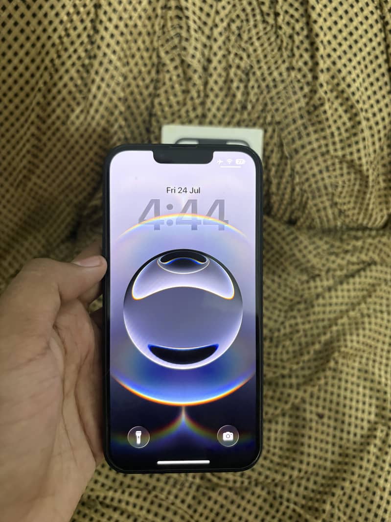 Apple iPhone 16e 1