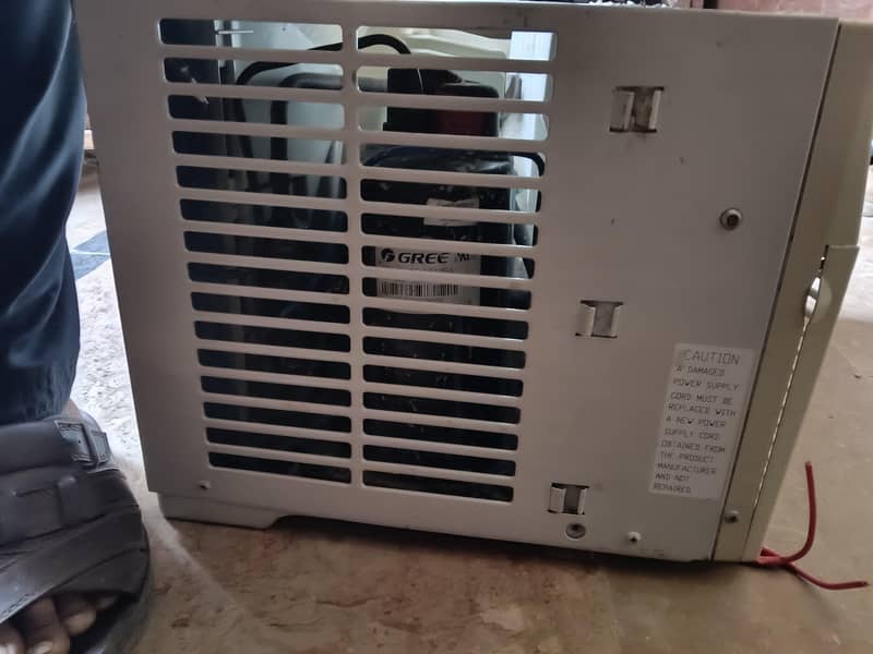 window AC 2