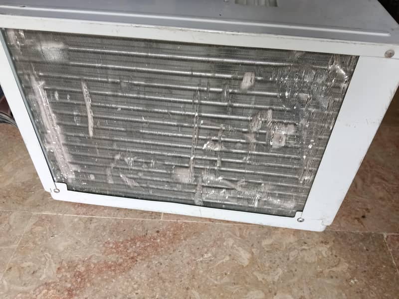 window AC 3