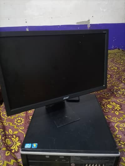 computer with lcd. . . 8gb, cor I 3