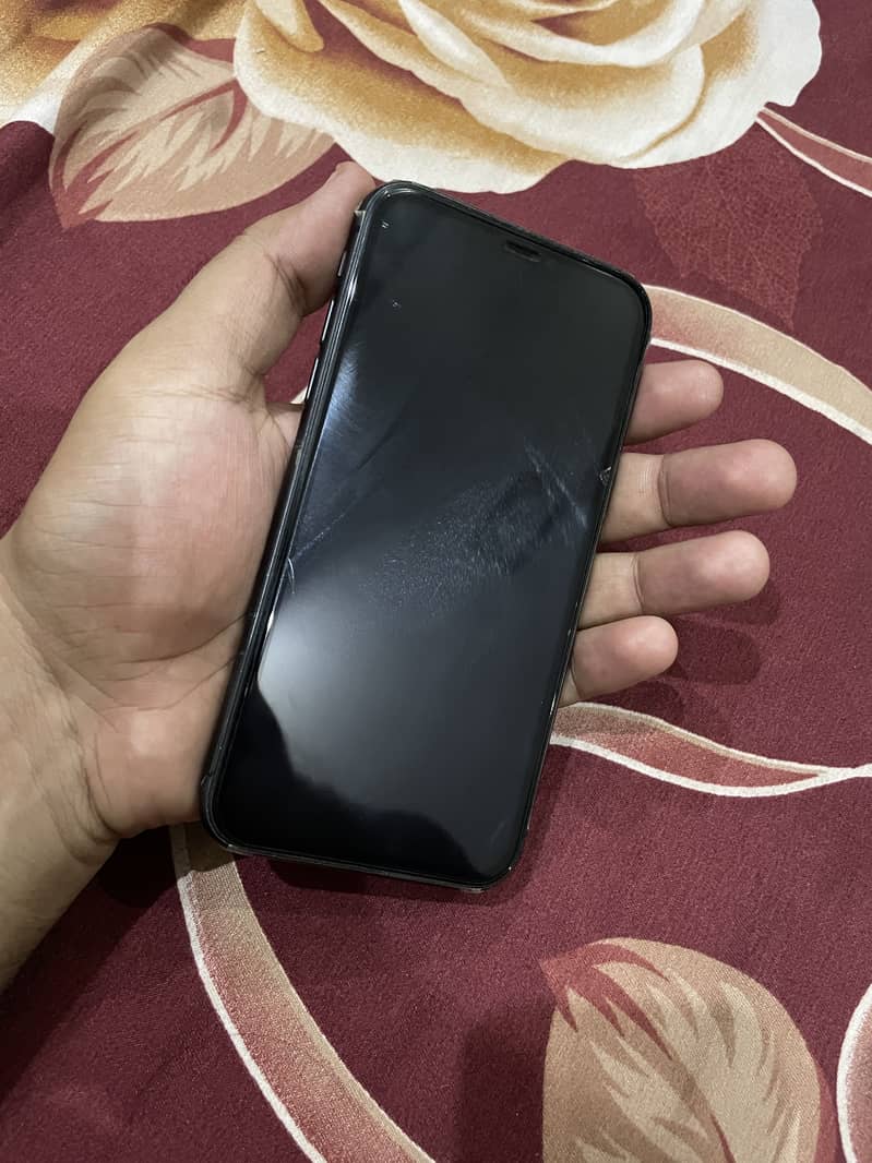 iPhone 11 3