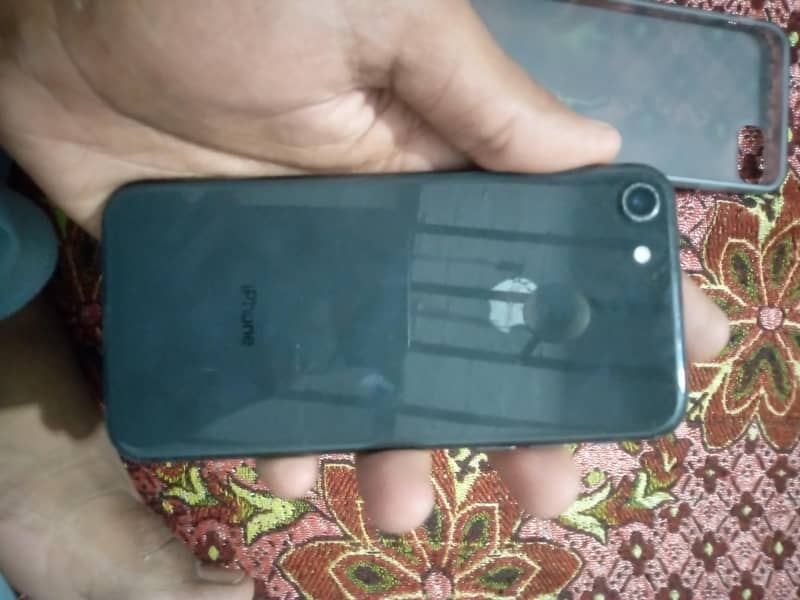 Apple iPhone 8 3