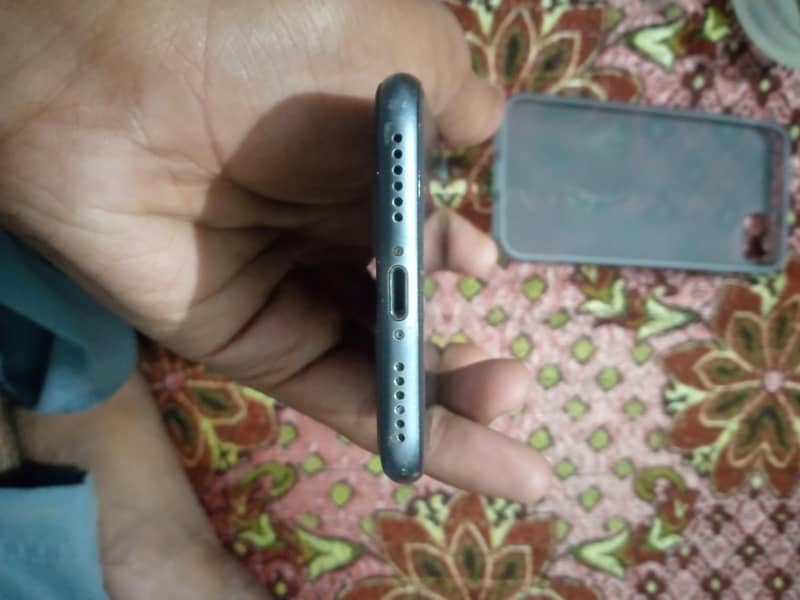 Apple iPhone 8 4