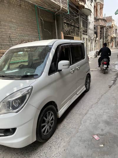Suzuki Solio 2012