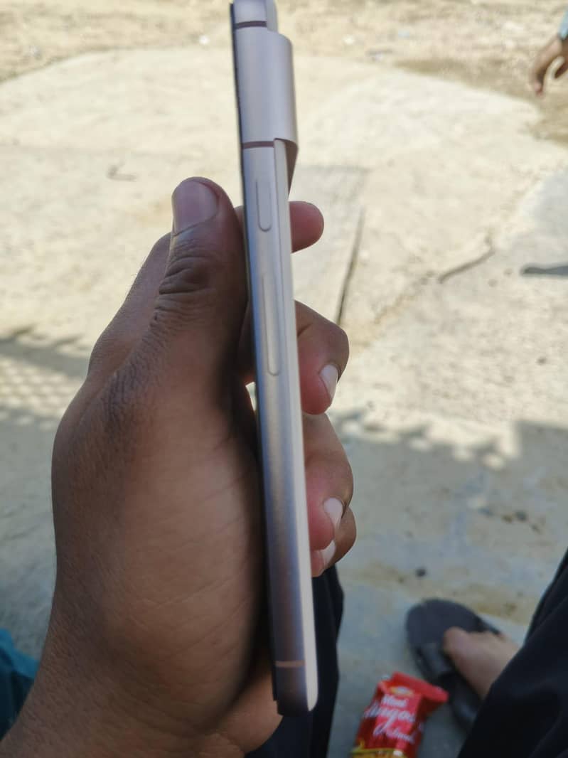 Google Pixel 8 2