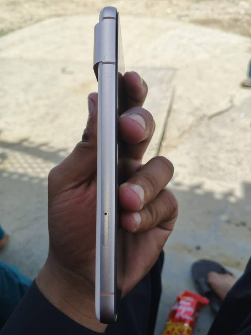 Google Pixel 8 4