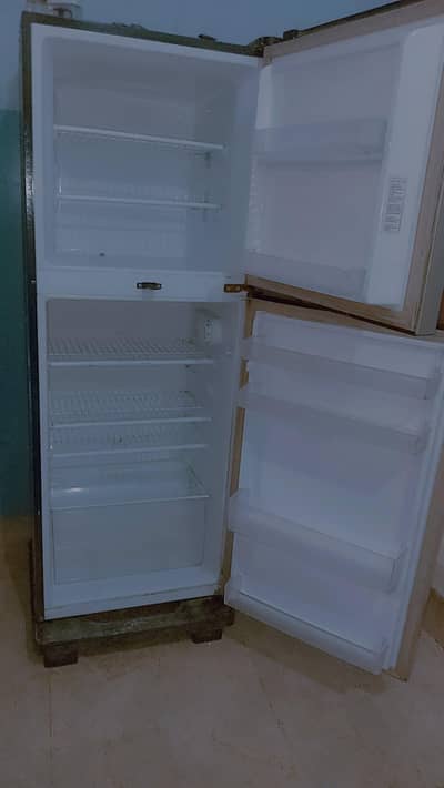 "Dawlance Refrigerator – Good Condition – Rs. 87,000"।