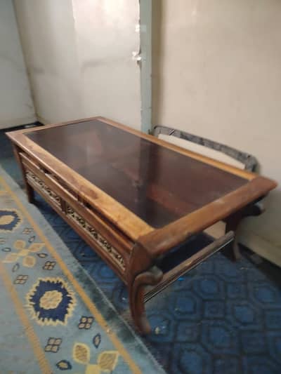 Centre table available in very good condition