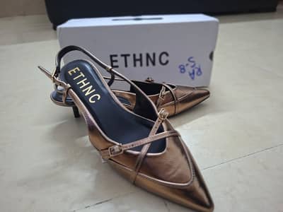 Ethnc Heels