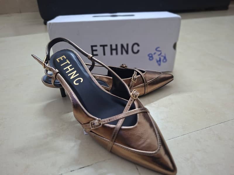 Ethnc Heels 0